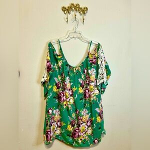 Umgee Green Floral Blouse with Lace Cold Shoulder Sleeves. Size 1X